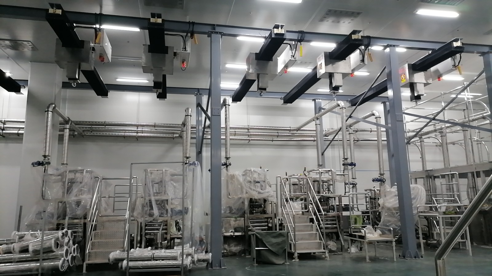 Cleanroom monorail cranes