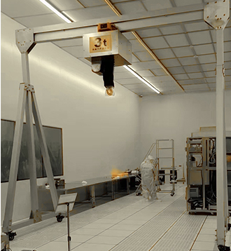 Cleanroom mobile gantry crane