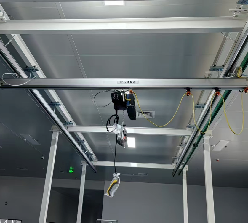 Lightweight freestanding aluminum bridge crane